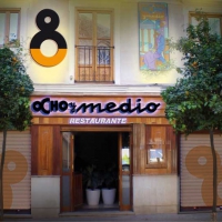 RÓTULO FACHADA OCHO Y MEDIO